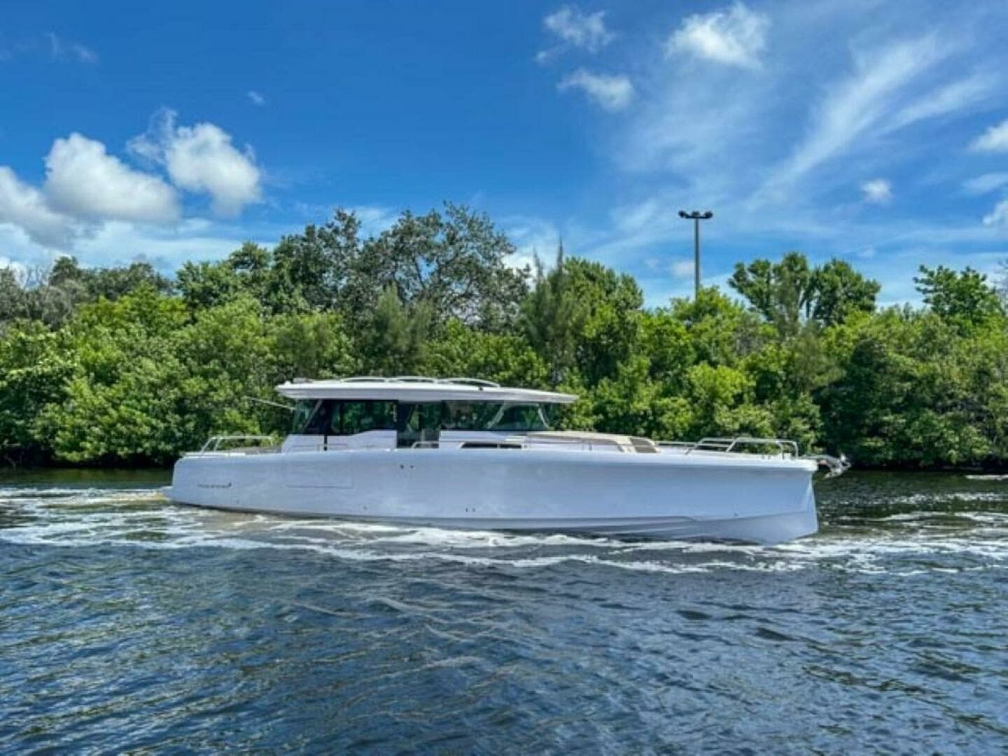 2024 Axopar 45 XC Cross Cabin - Image 3