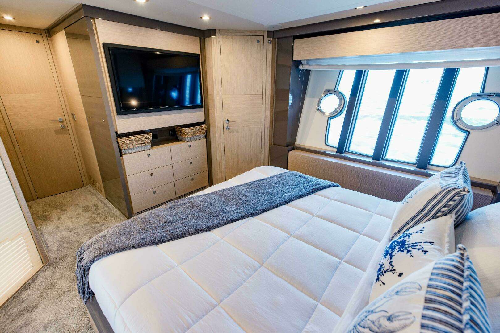 2017 Ferretti Yachts 750 - Image 75