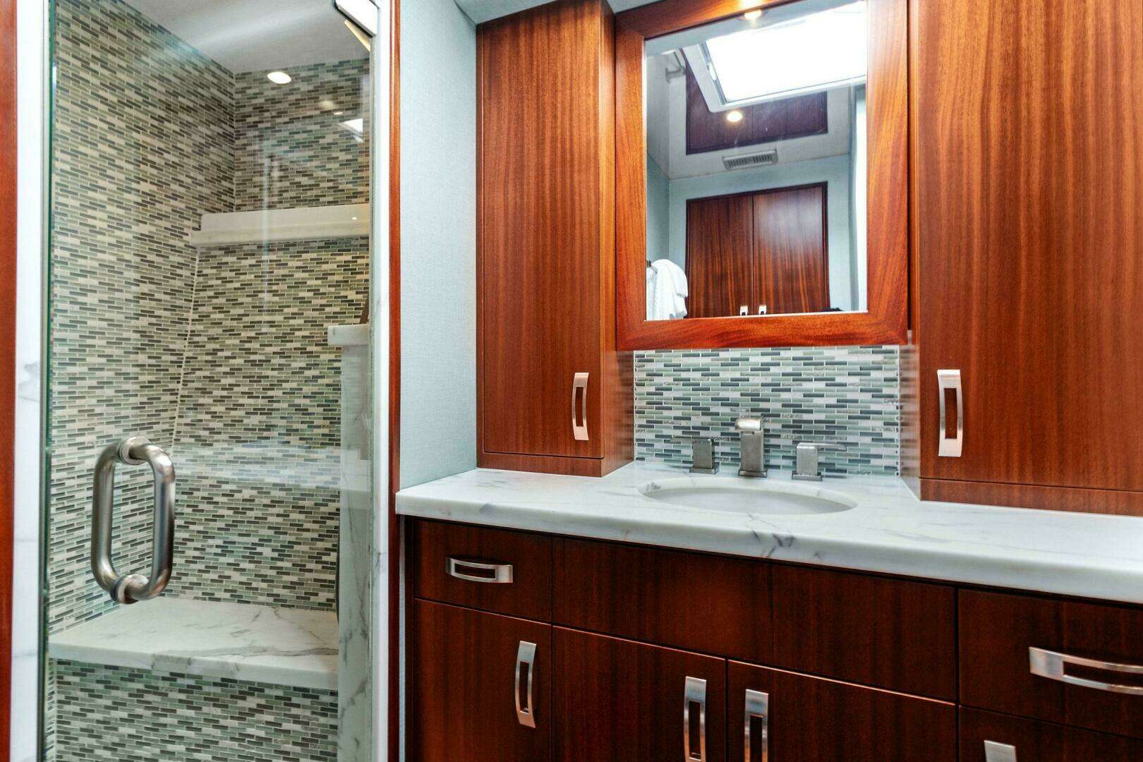 2016 Hatteras GT63 - Image 59