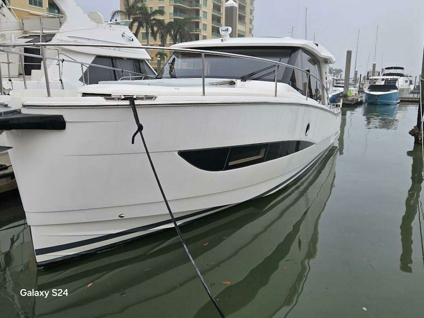2022 Greenline 39 Hybrid - Image 2