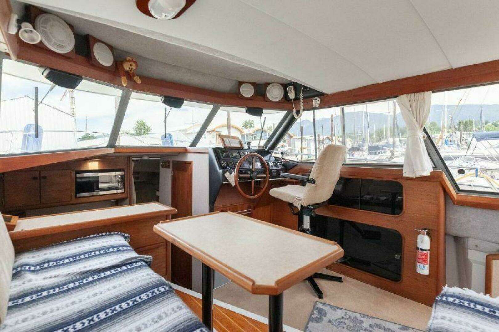 1987 Bayliner 3270 Motoryacht - Image 4
