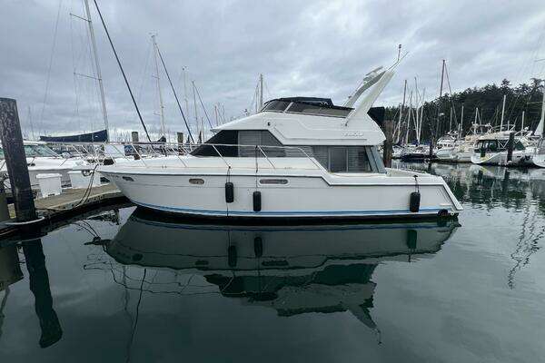 1994 Carver 370 Voyager - Image 1