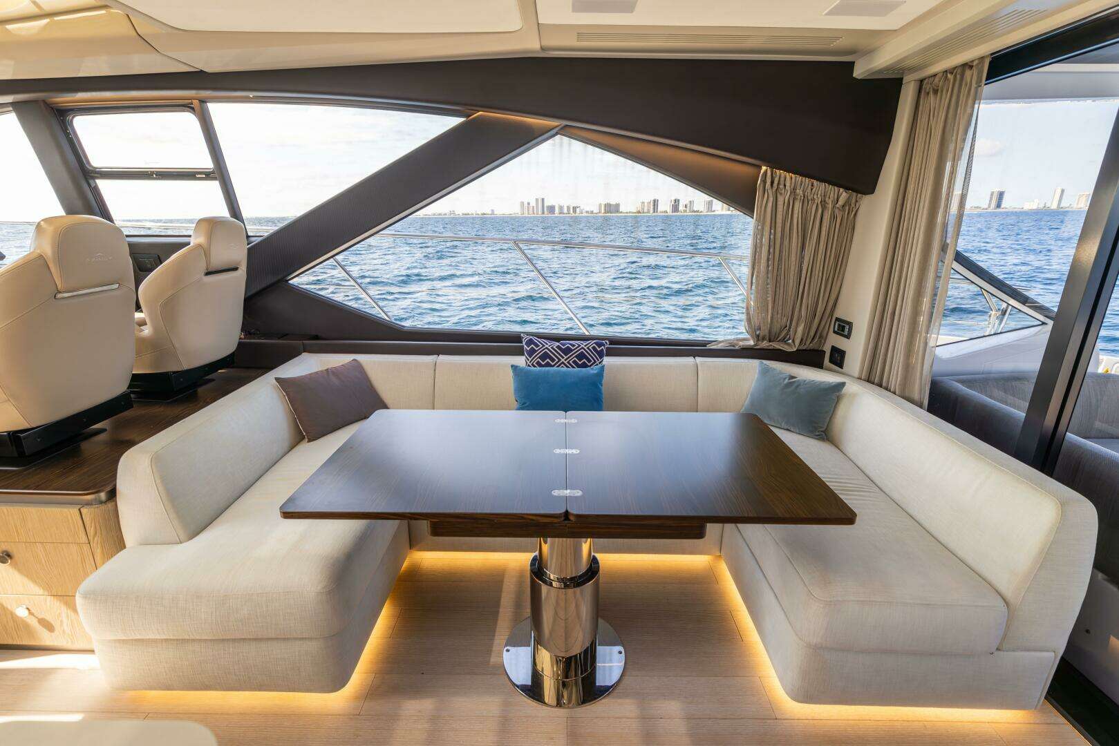 2021 Azimut S6 Sport Fly - Image 4