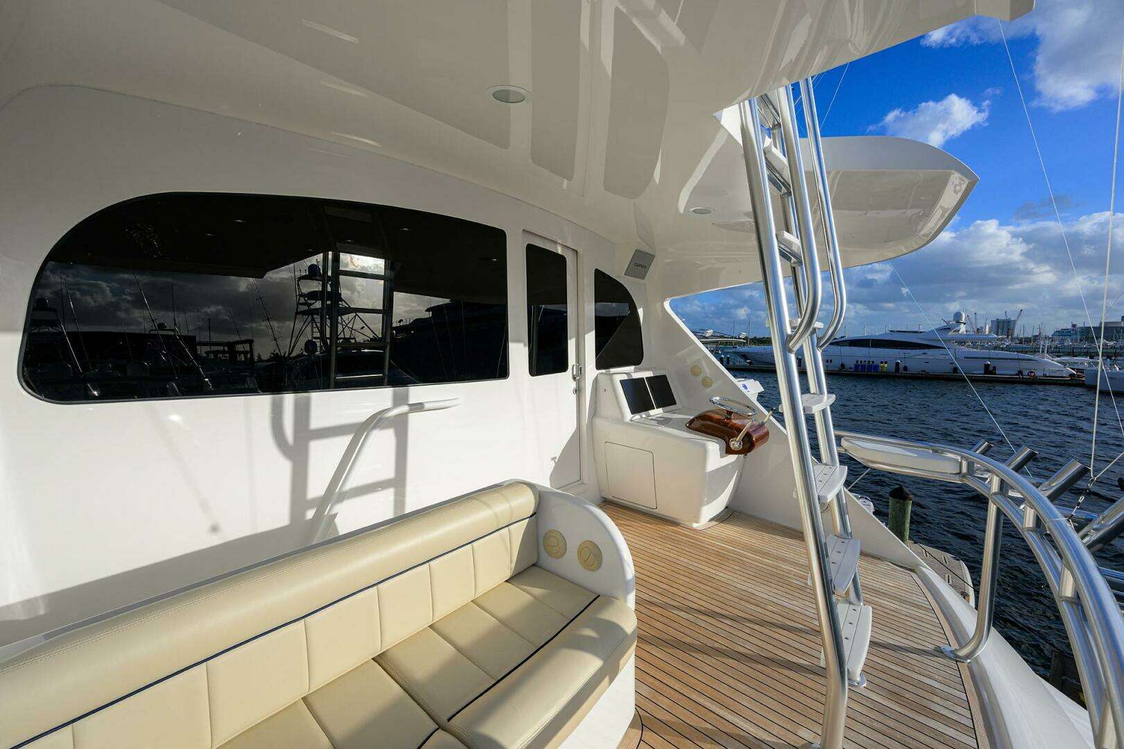 2020 Viking 92 Enclosed Bridge - Image 42