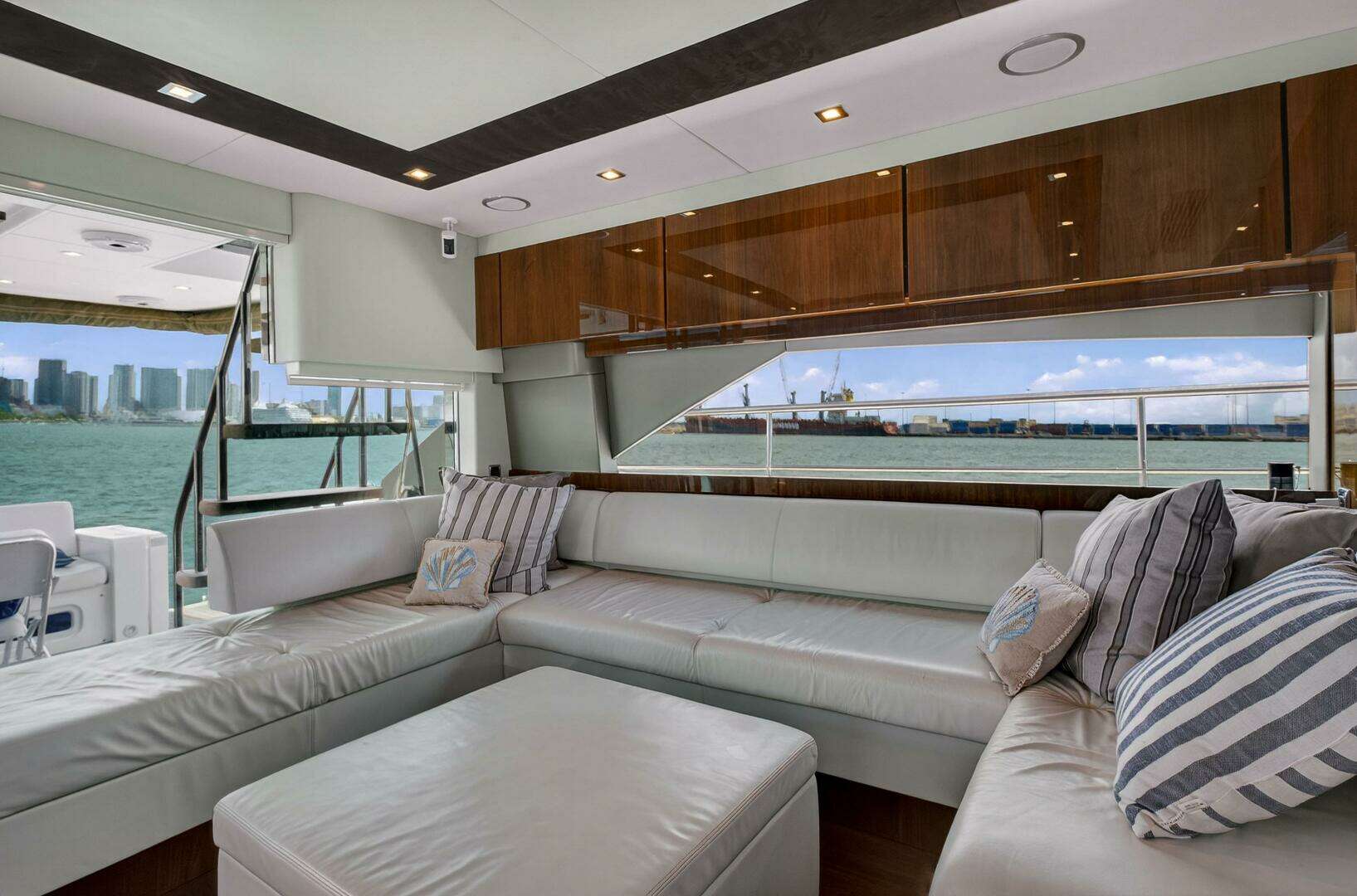 2013 Fairline 65 Squadron - Image 23
