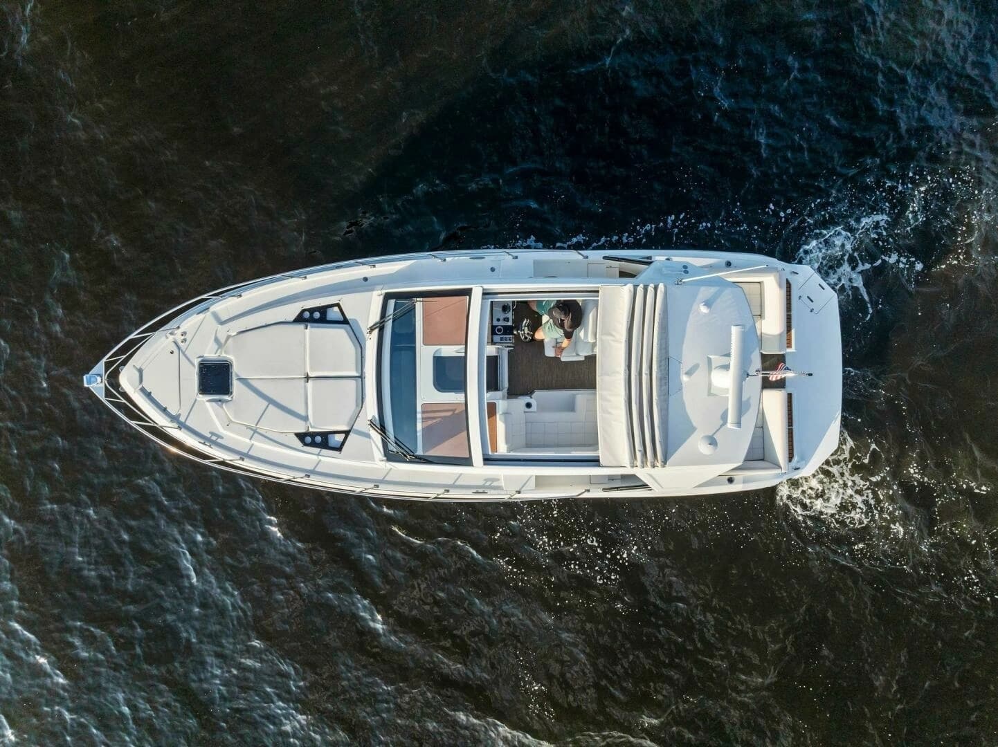 2015 Cruisers Yachts 390 Express Coupe - Image 49