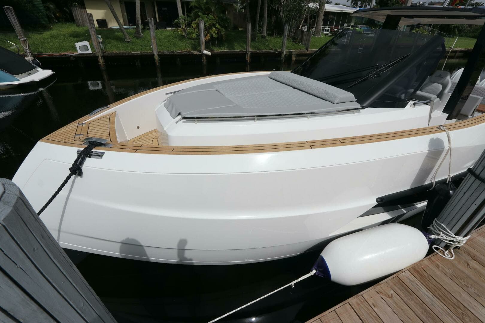 2024 Astondoa 377 Coupe Outboard - Image 10