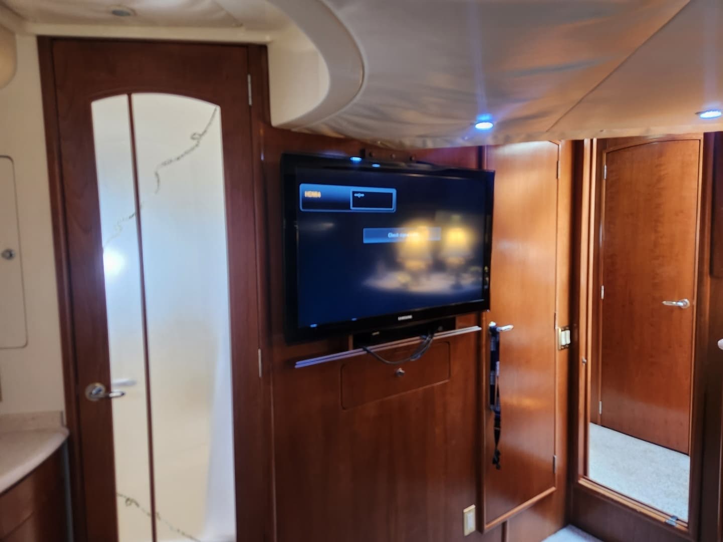 1998 Carver Voyager Pilothouse - Image 38