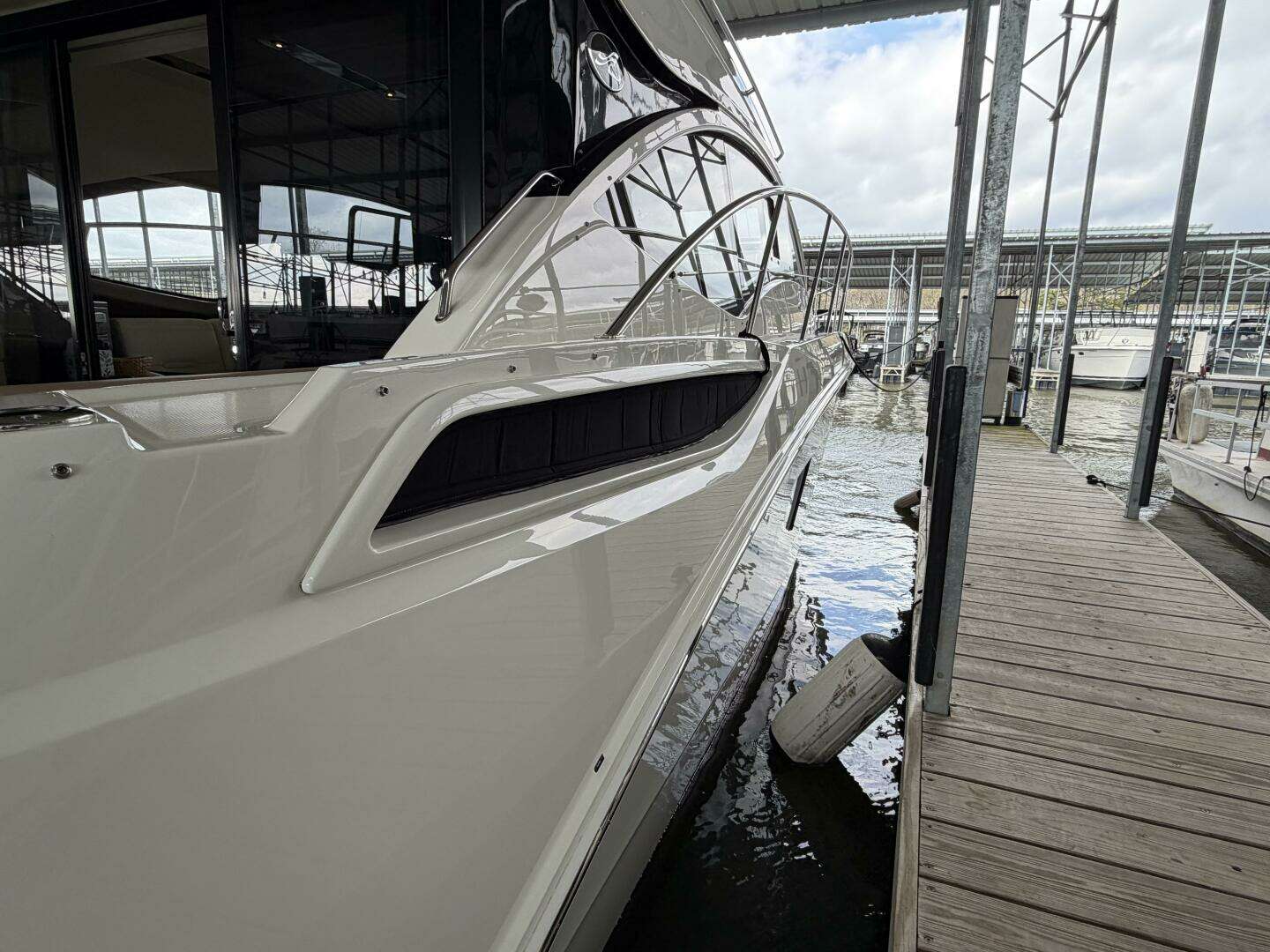 2017 Sea Ray 400 Sundancer - Image 25