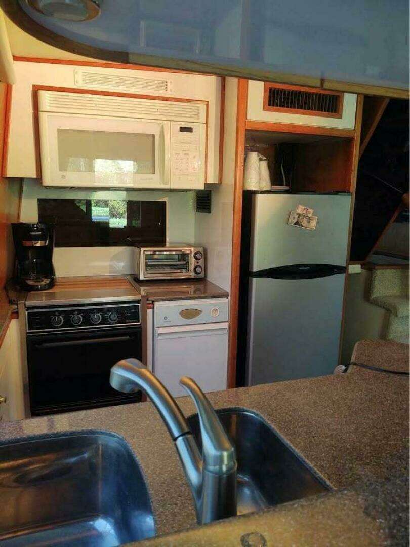 2000 Bayliner 4788 - Image 20