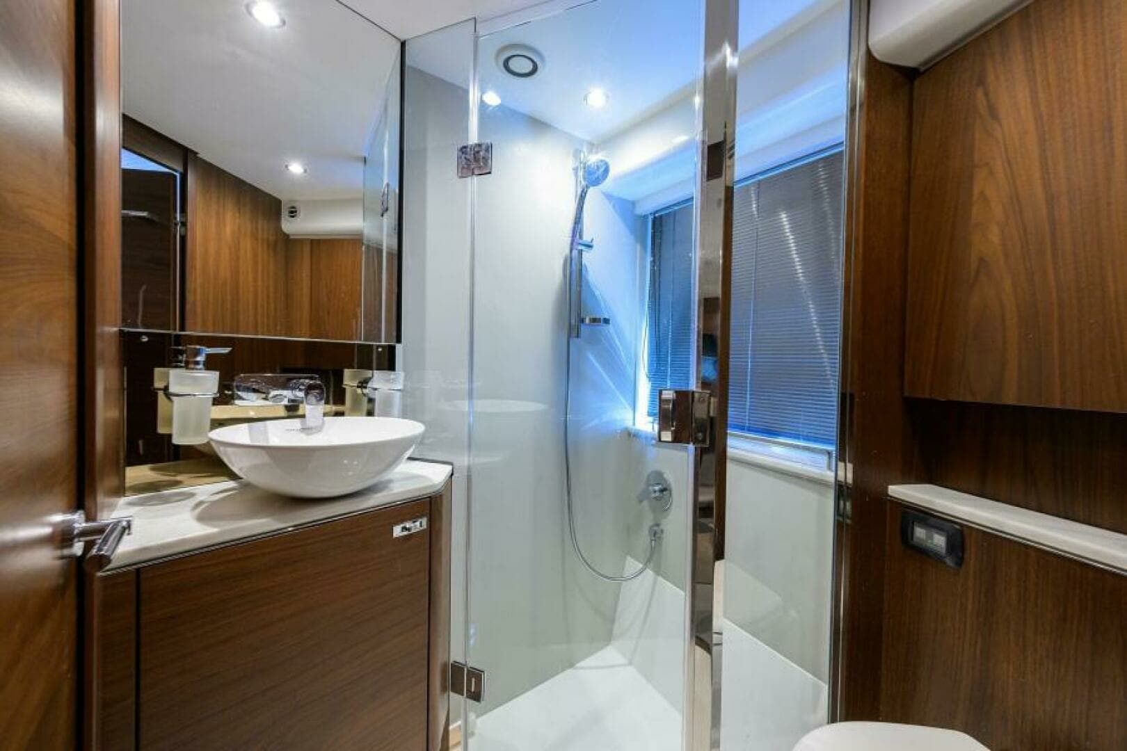 2022 Princess V50 Open - Image 11