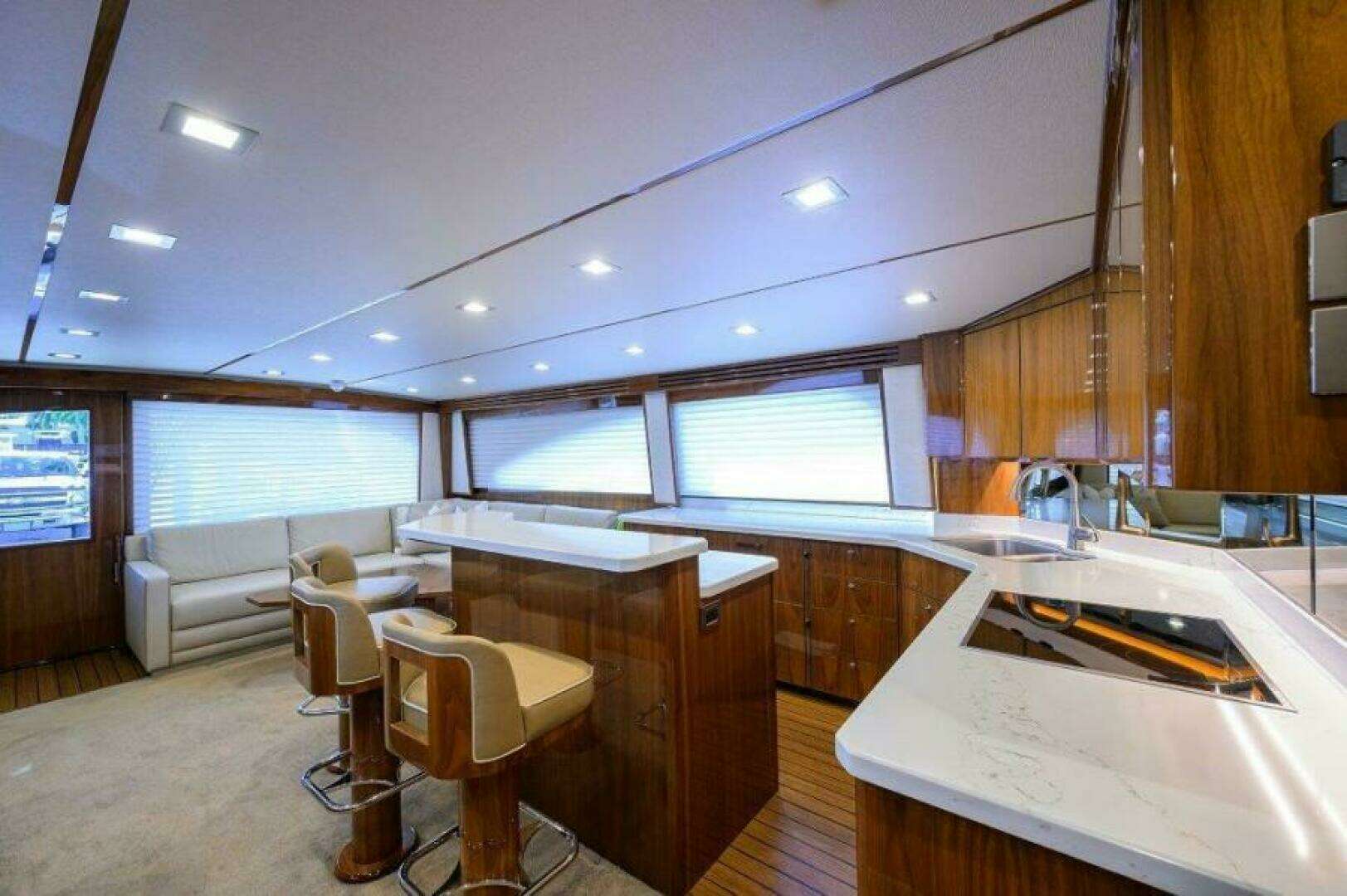 2020 Viking 72 Convertible - Image 9