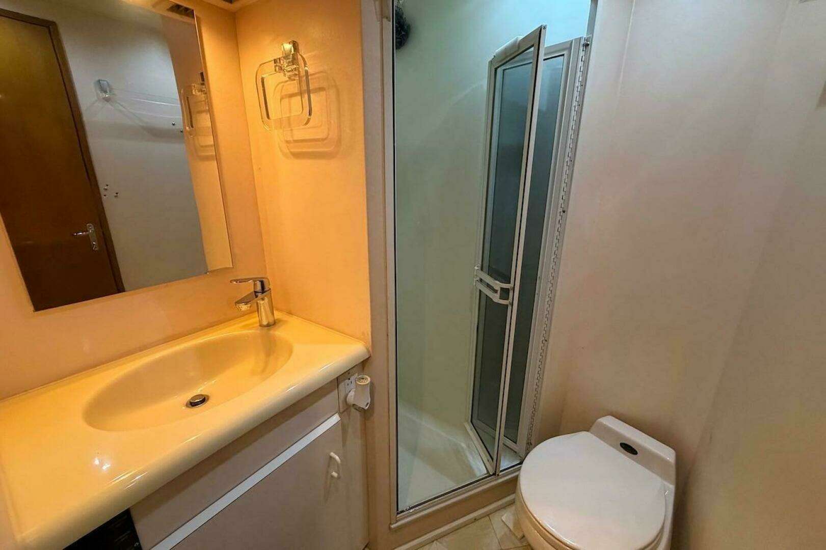 1999 Viking 58 Convertible - Image 24