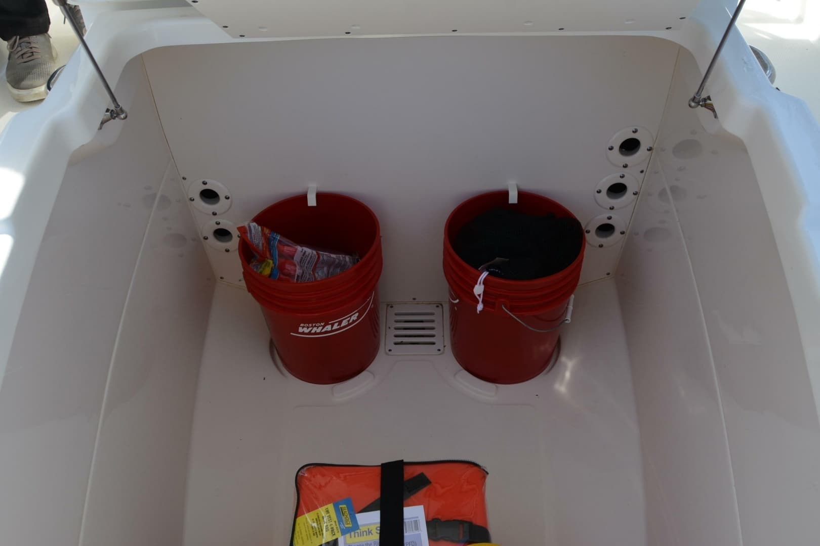 2021 Boston Whaler 270 Dauntless - Image 26