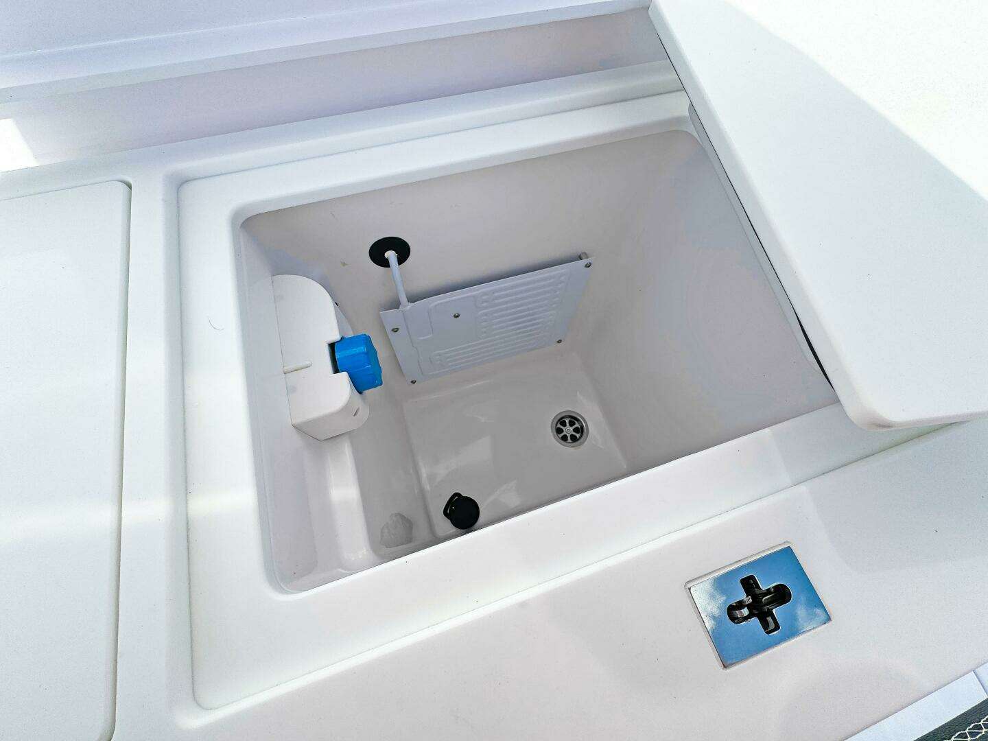 2024 Axopar 37 Sun Top - Image 14