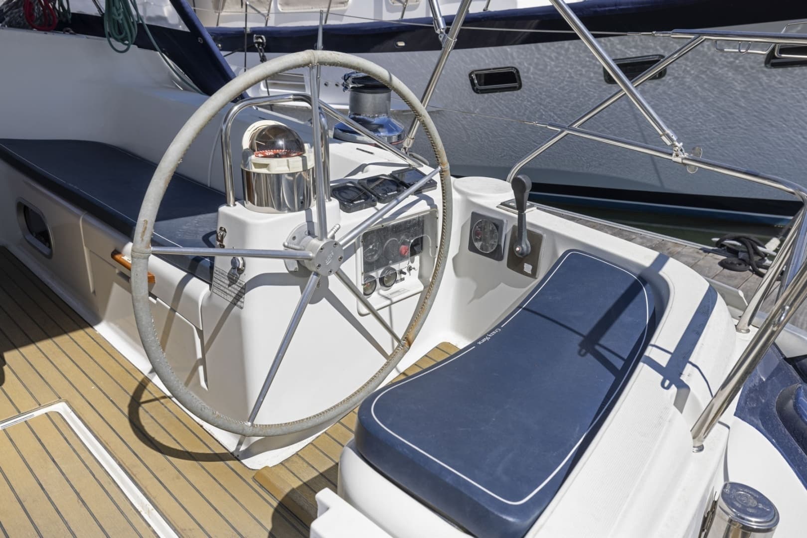 2001 Jeanneau — - Image 12