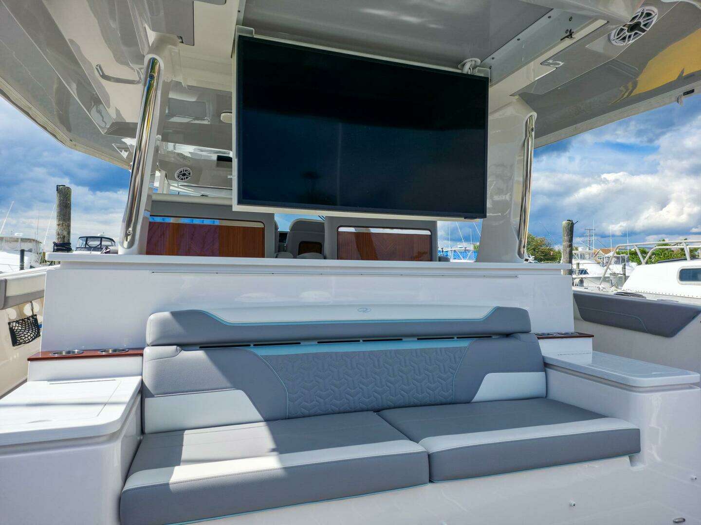 2025 Regal 50 SAV - Image 18