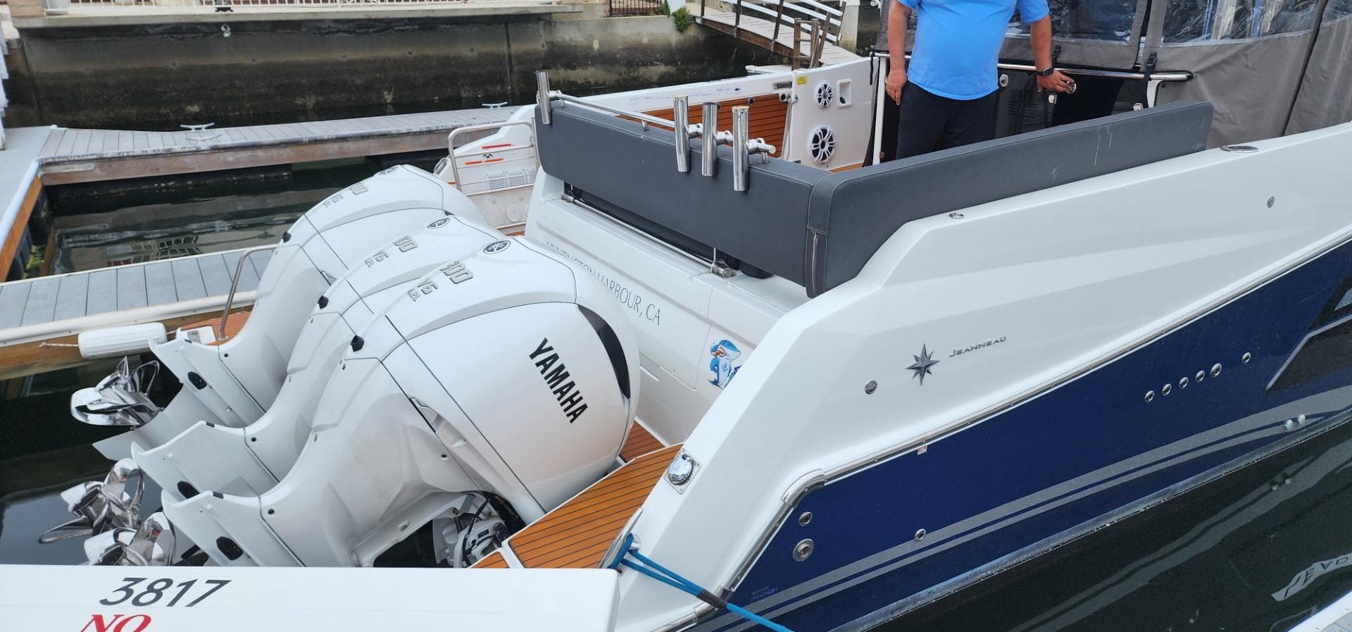 2022 Jeanneau Leader 12.5 WA boat with Yamaha engines docked at marina.