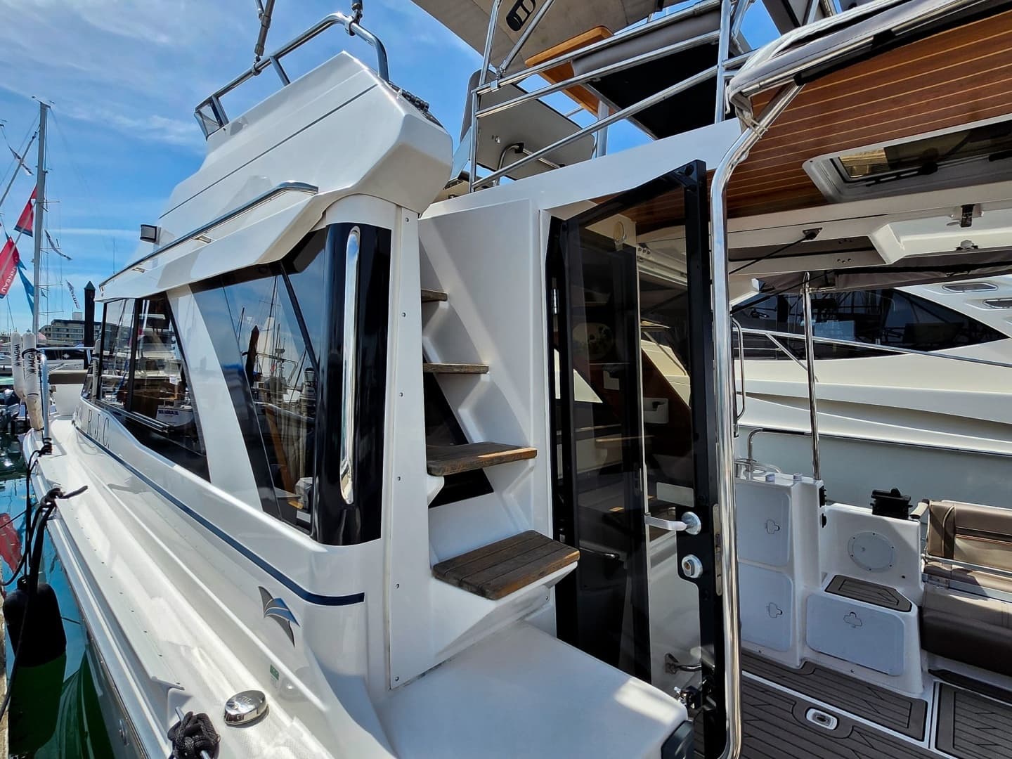 2022 Cutwater C-32 CB - Image 6