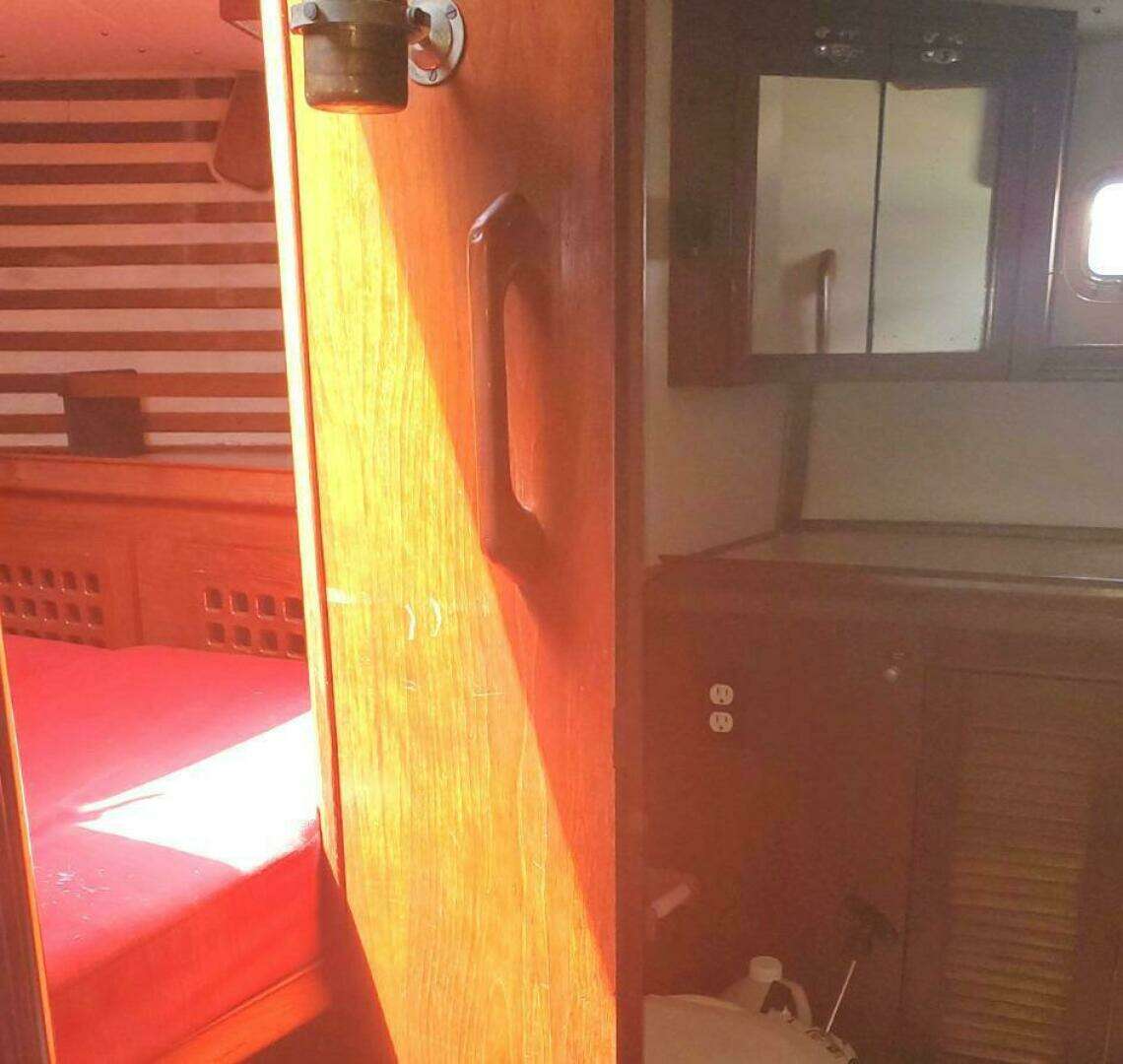 1982 Endeavour 43 CC - Image 22