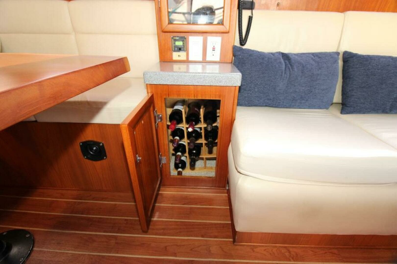 2000 Ricker 42 Classic - Image 31
