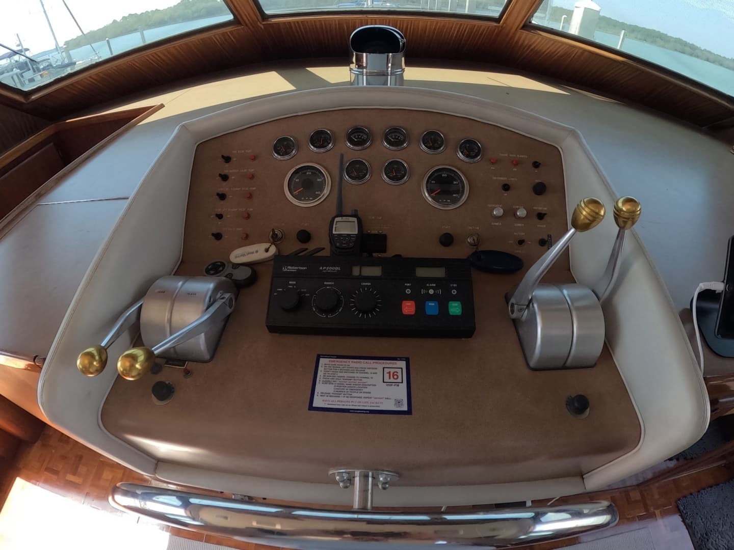 1987 Hatteras Motor Yacht - Image 3