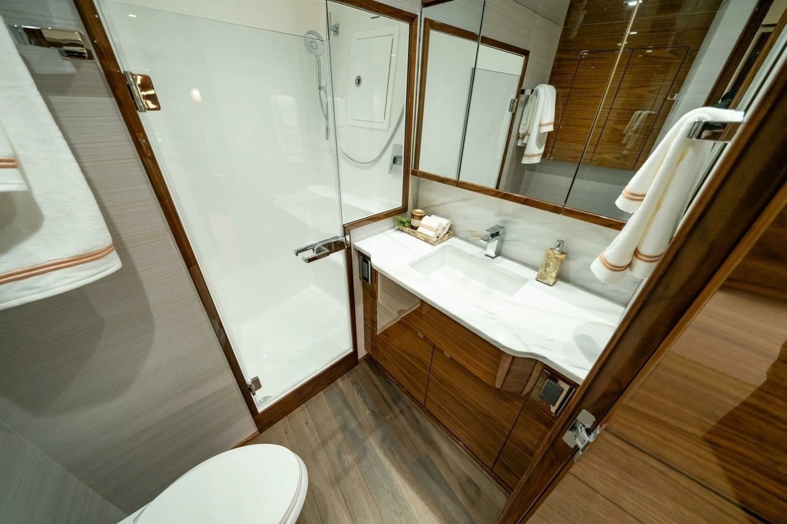 2027 Viking 82 Convertible - Image 16