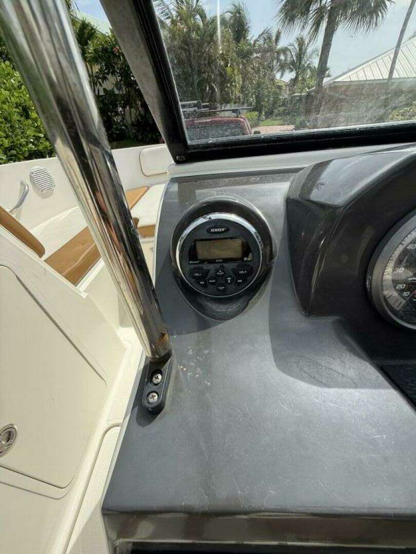 2019 Bayliner VR4 - Image 8