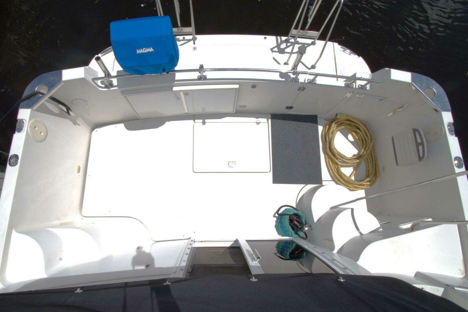 2005 Carver 444 Cockpit Motor Yacht - Image 12