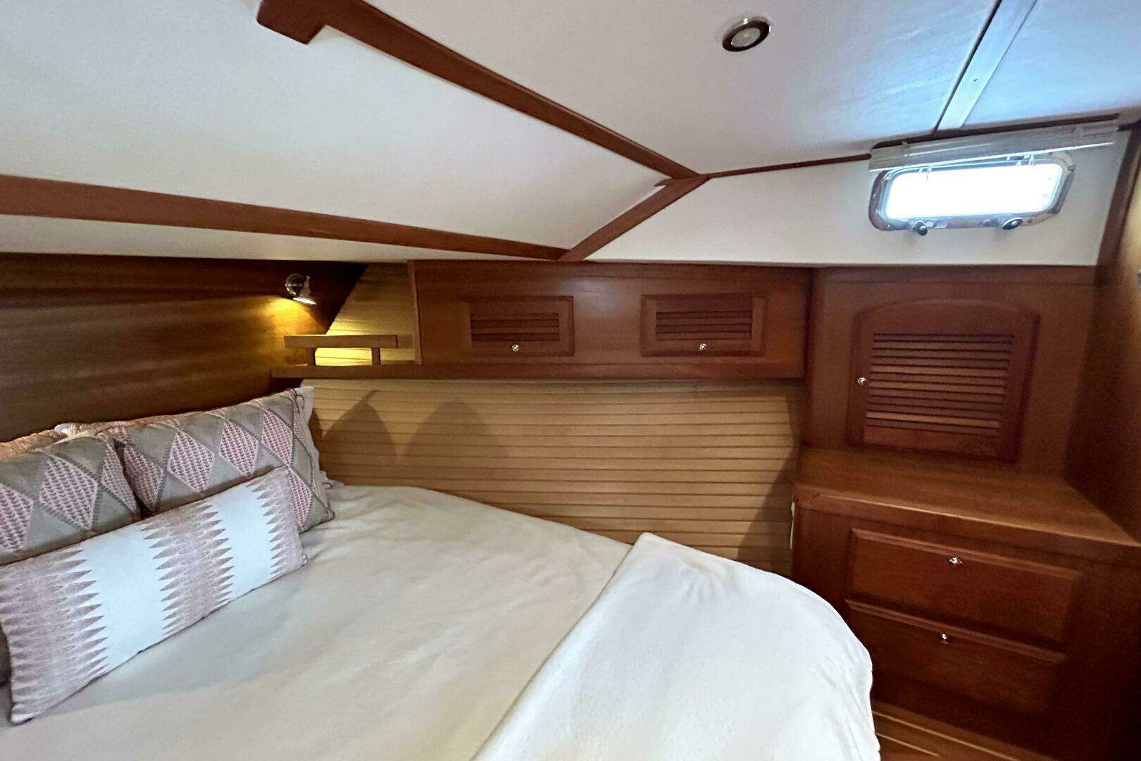 2006 Sabre 38 Hard Top Express - Image 17