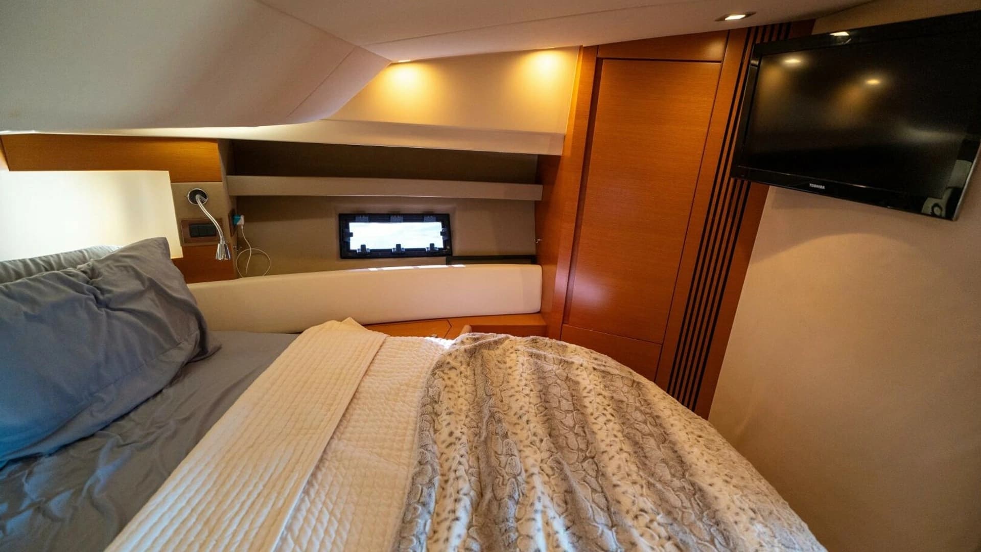 2013 Azimut 40 Flybridge - Image 37