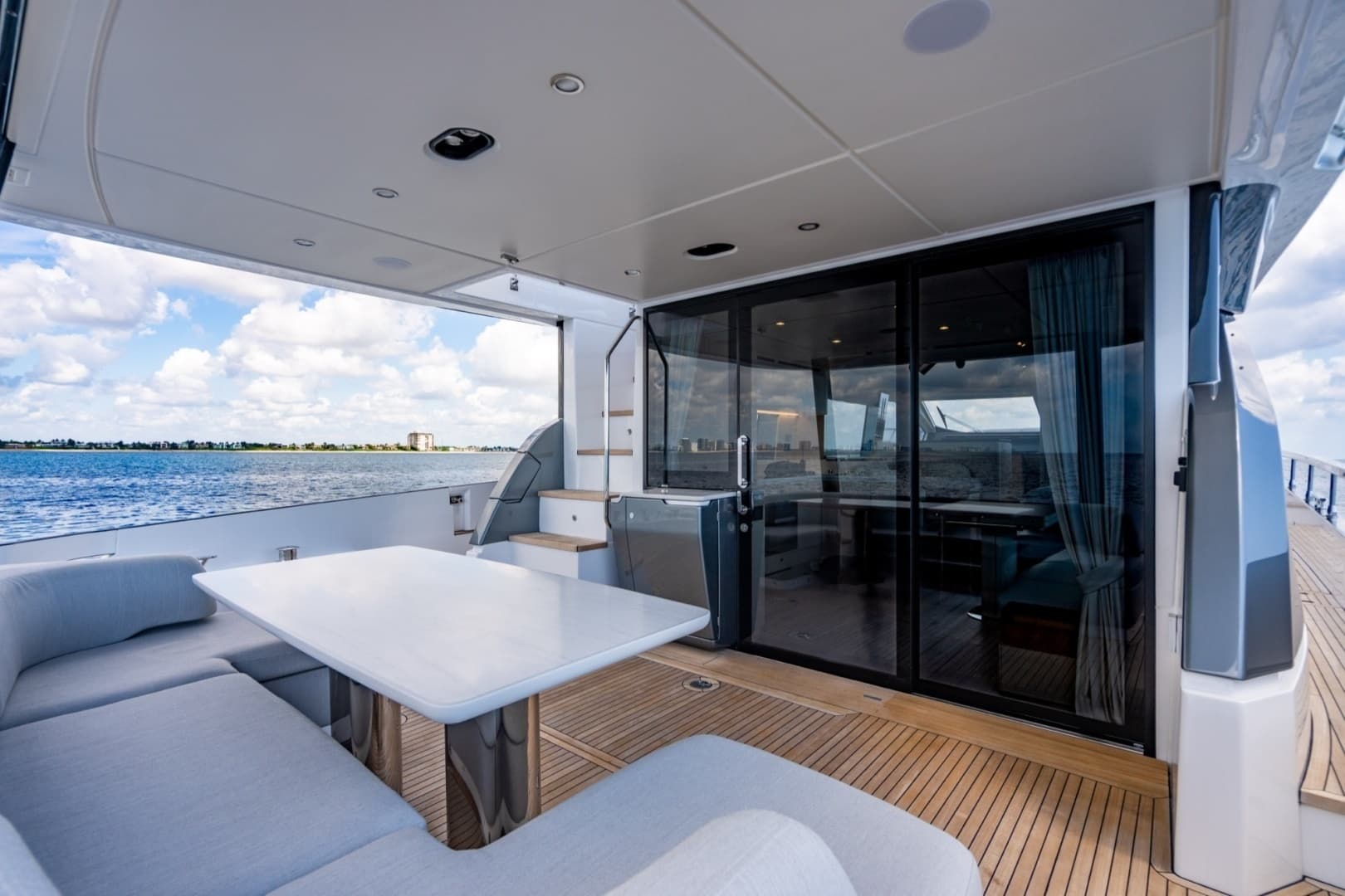 2023 Azimut Fly 68 - Image 2