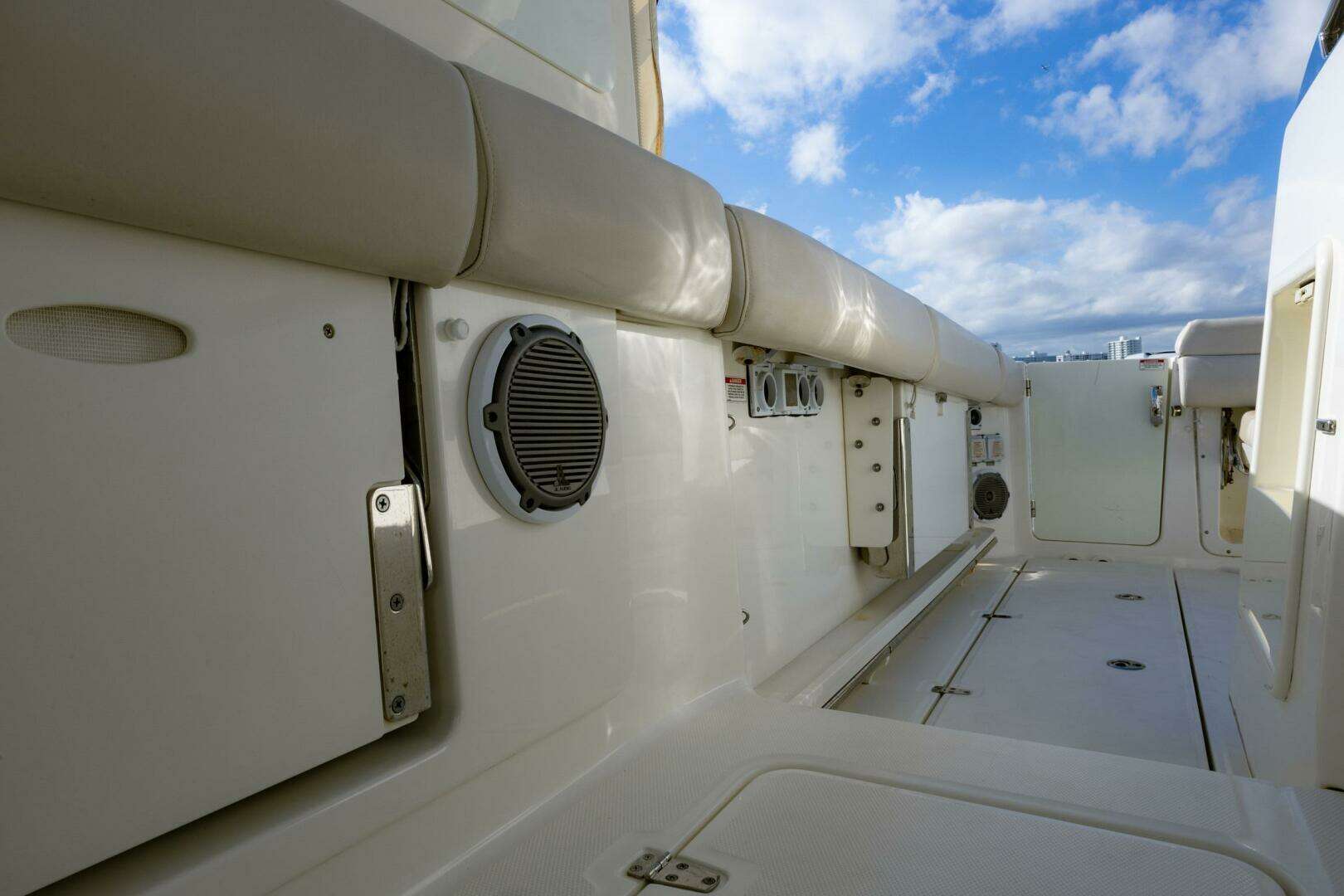 2017 Boston Whaler — - Image 12