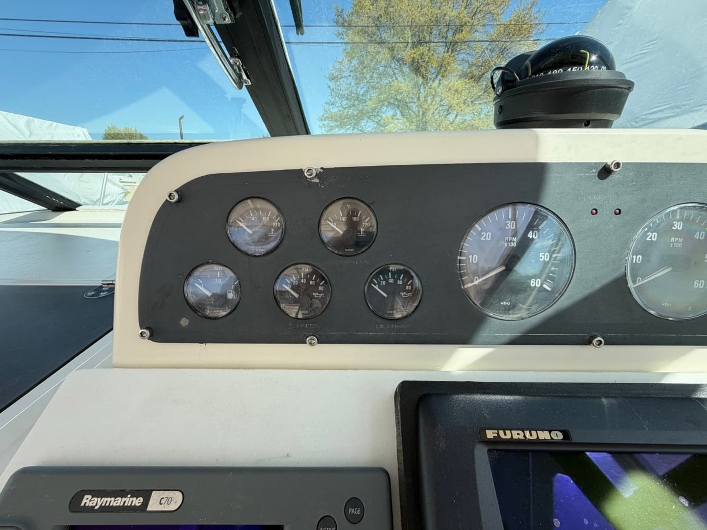 1997 Pursuit 3100 Express - Image 14