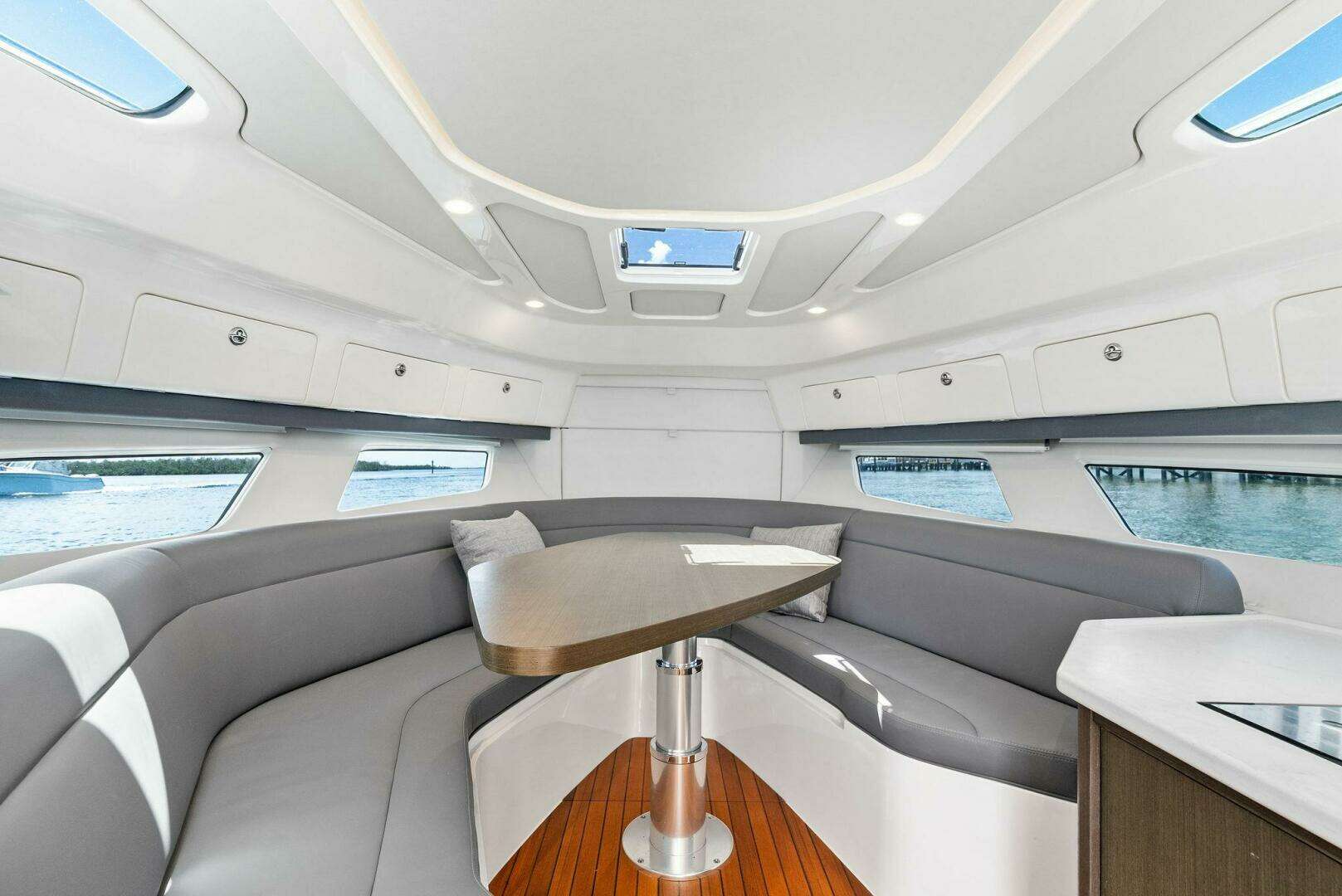 2022 Intrepid 438 Evolution - Image 53