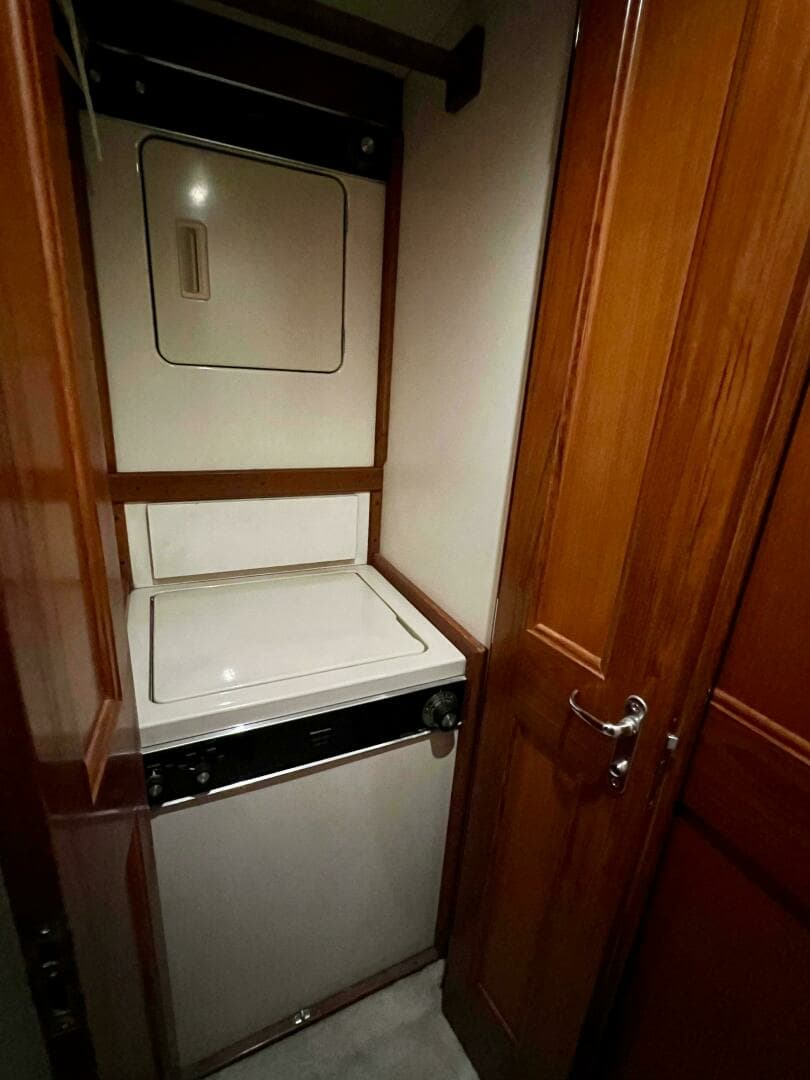 1997 Viking 43 Convertible - Image 41