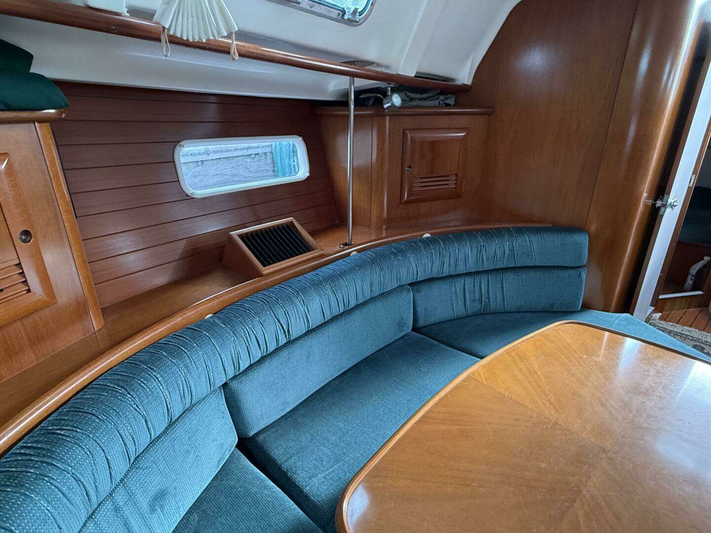 2000 Beneteau 361 - Image 8