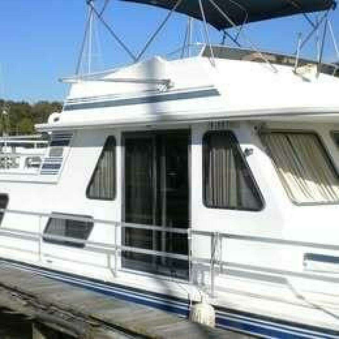 1994 Gibson 41 Houseboat - Image 9