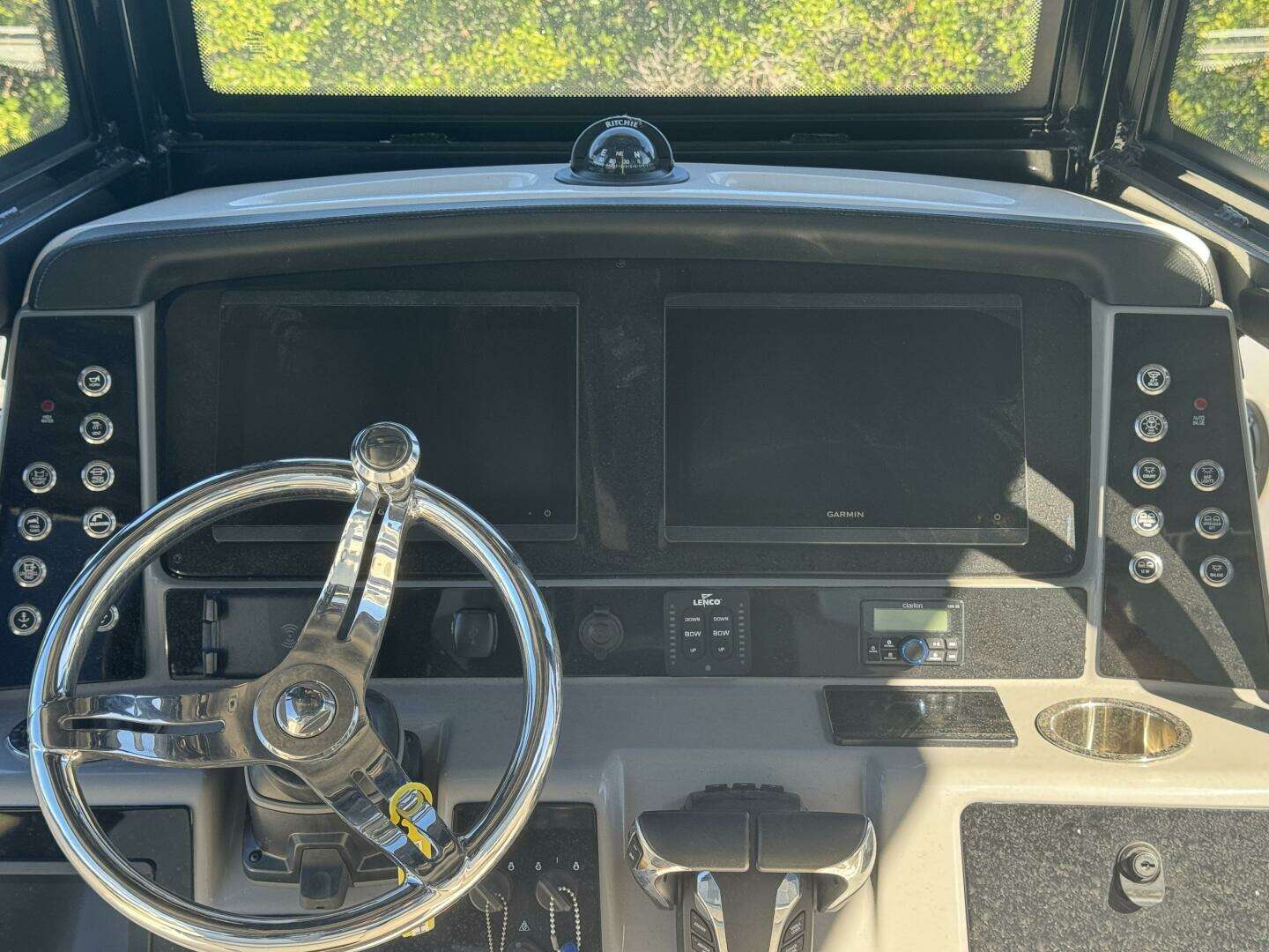 2023 Robalo R270 Center Console - Image 19