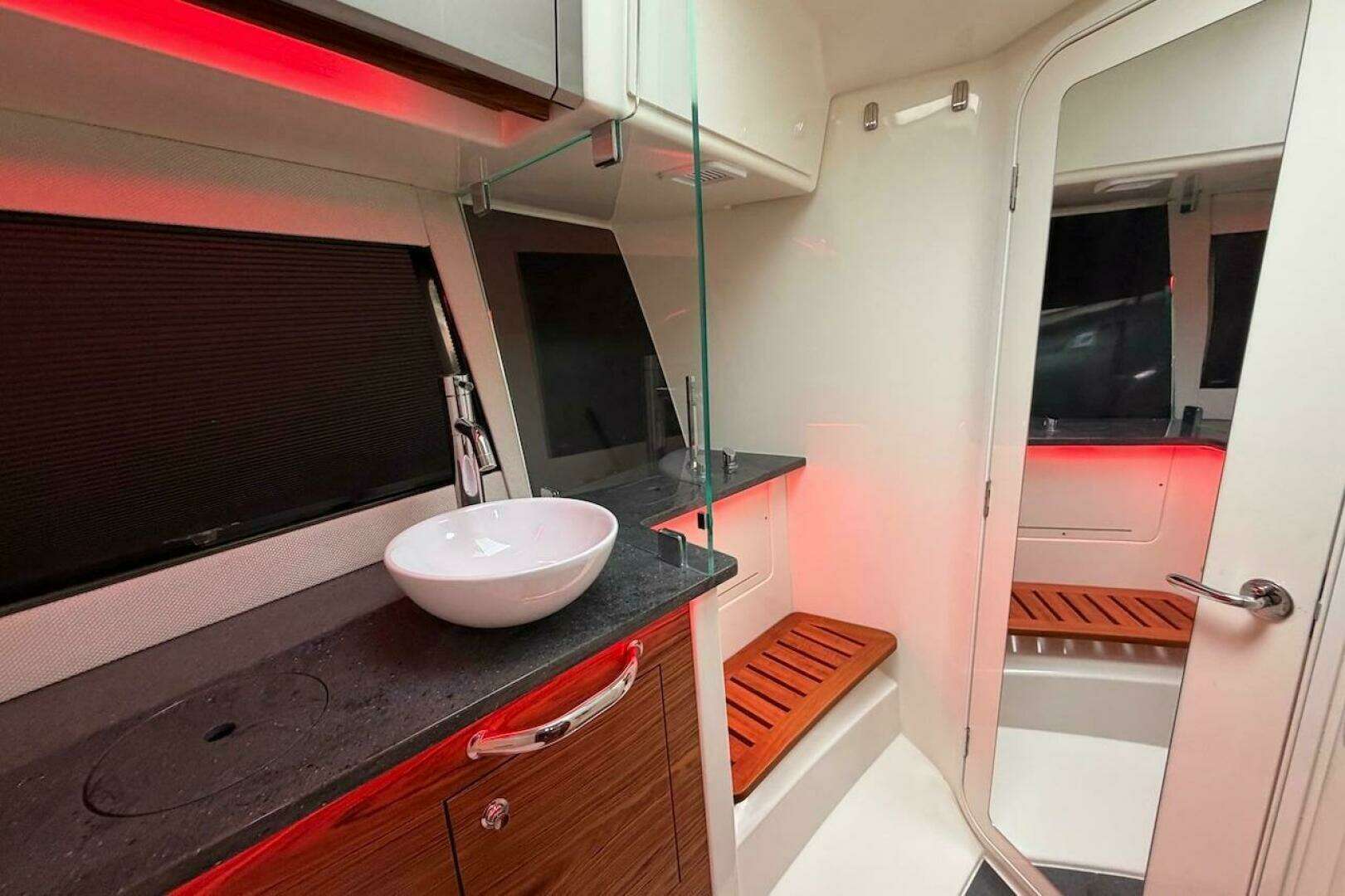 2021 Boston Whaler 405 Conquest - Image 33