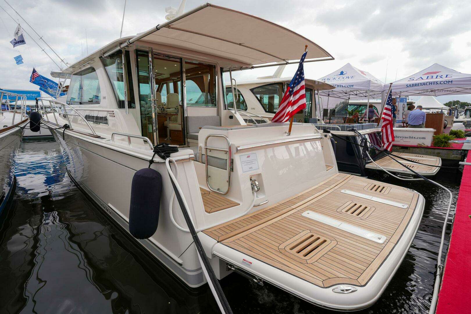 2027 Sabre 45 Salon Express - Image 13