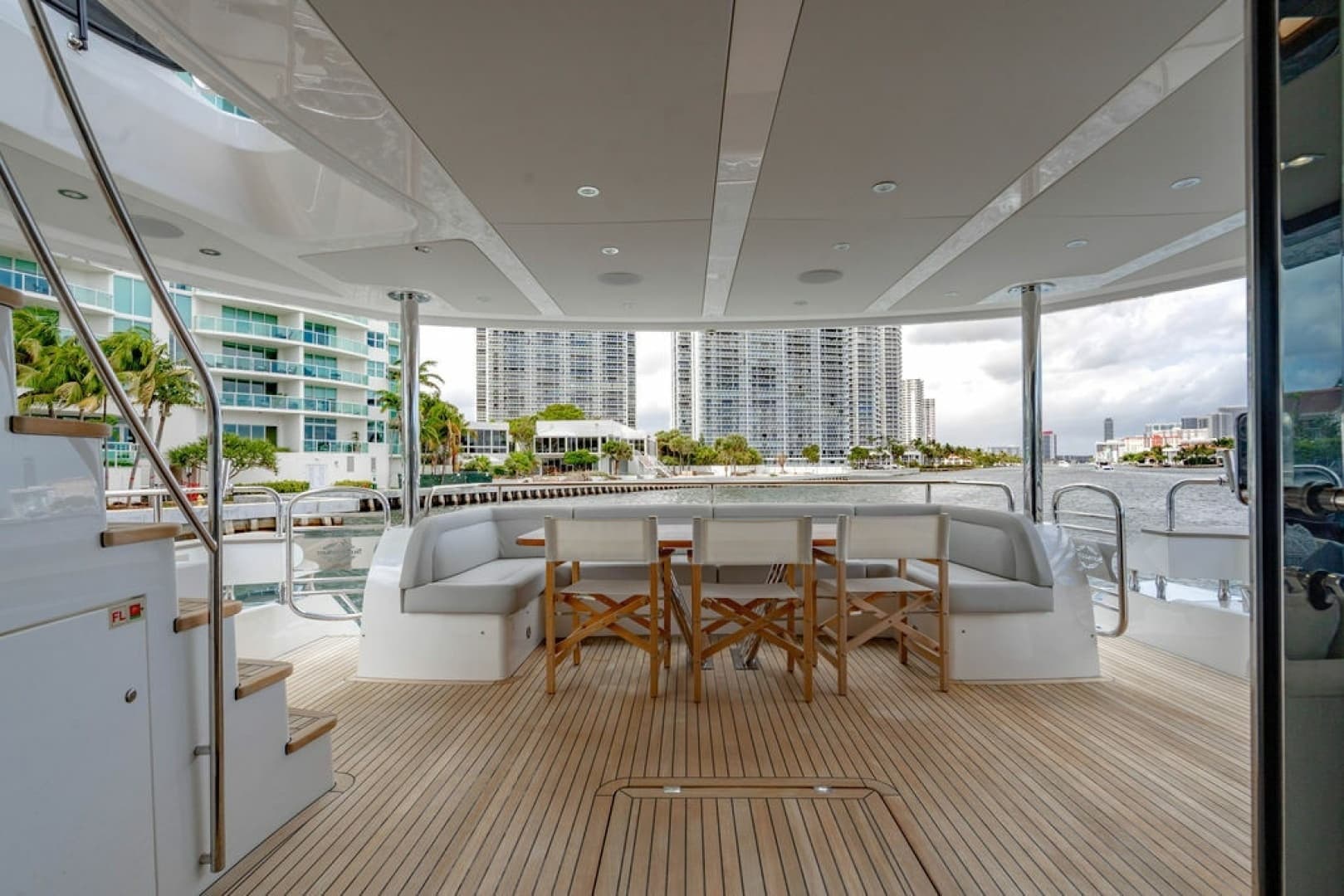 2019 Sunseeker 95 Motor Yacht - Image 15