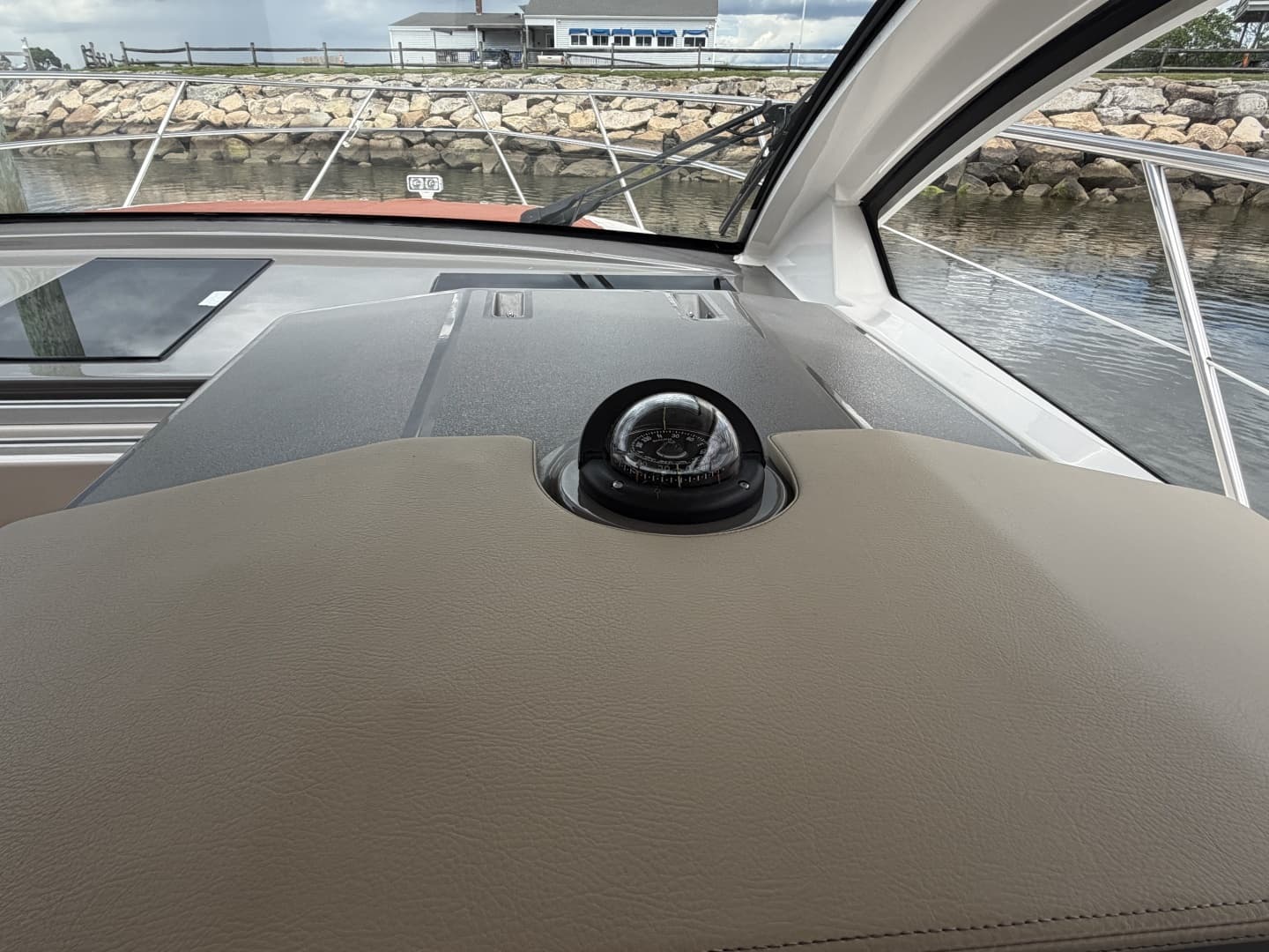 2016 Pursuit SC 365i Sport Coupe - Image 33