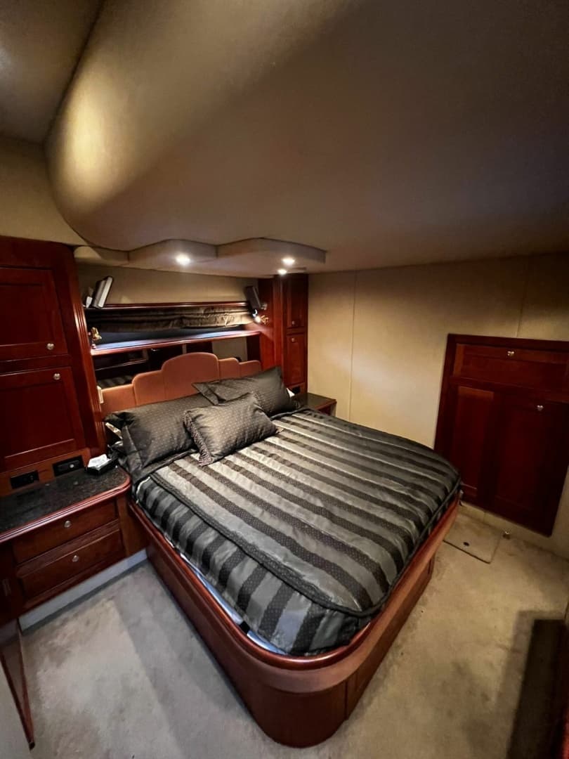 2006 Cruisers Yachts Express 560 - Image 16