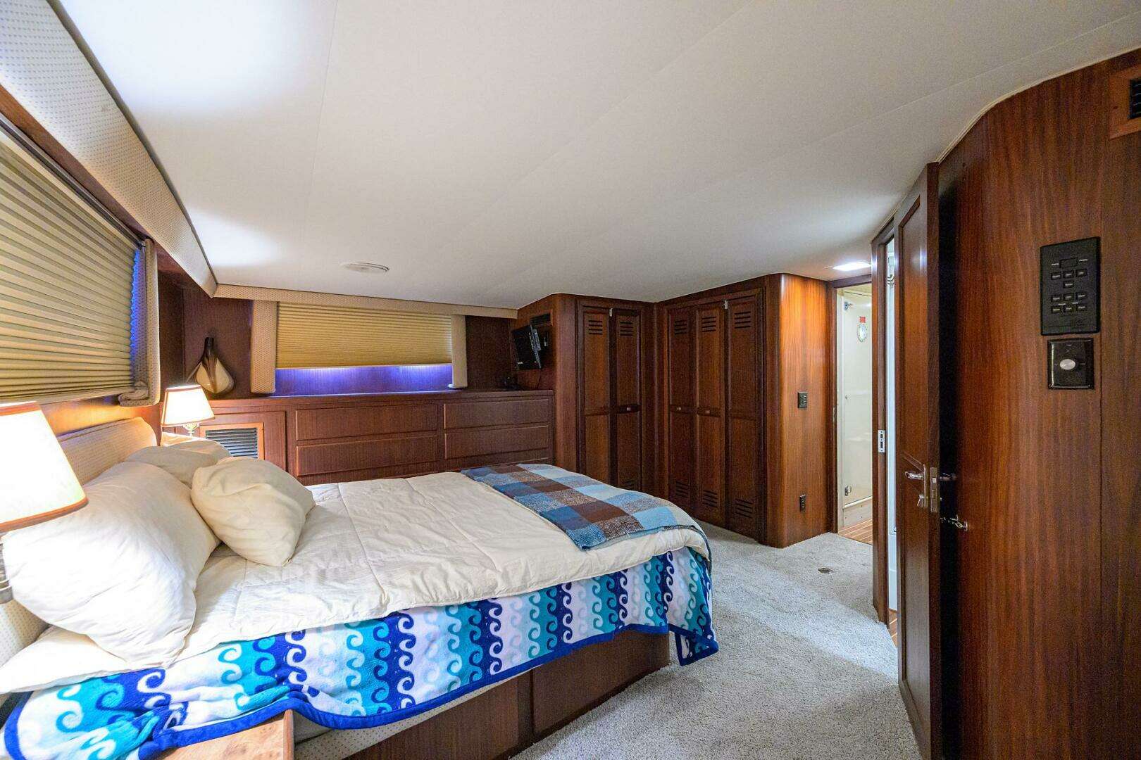 1987 Hatteras 63 Motor Yacht - Image 25