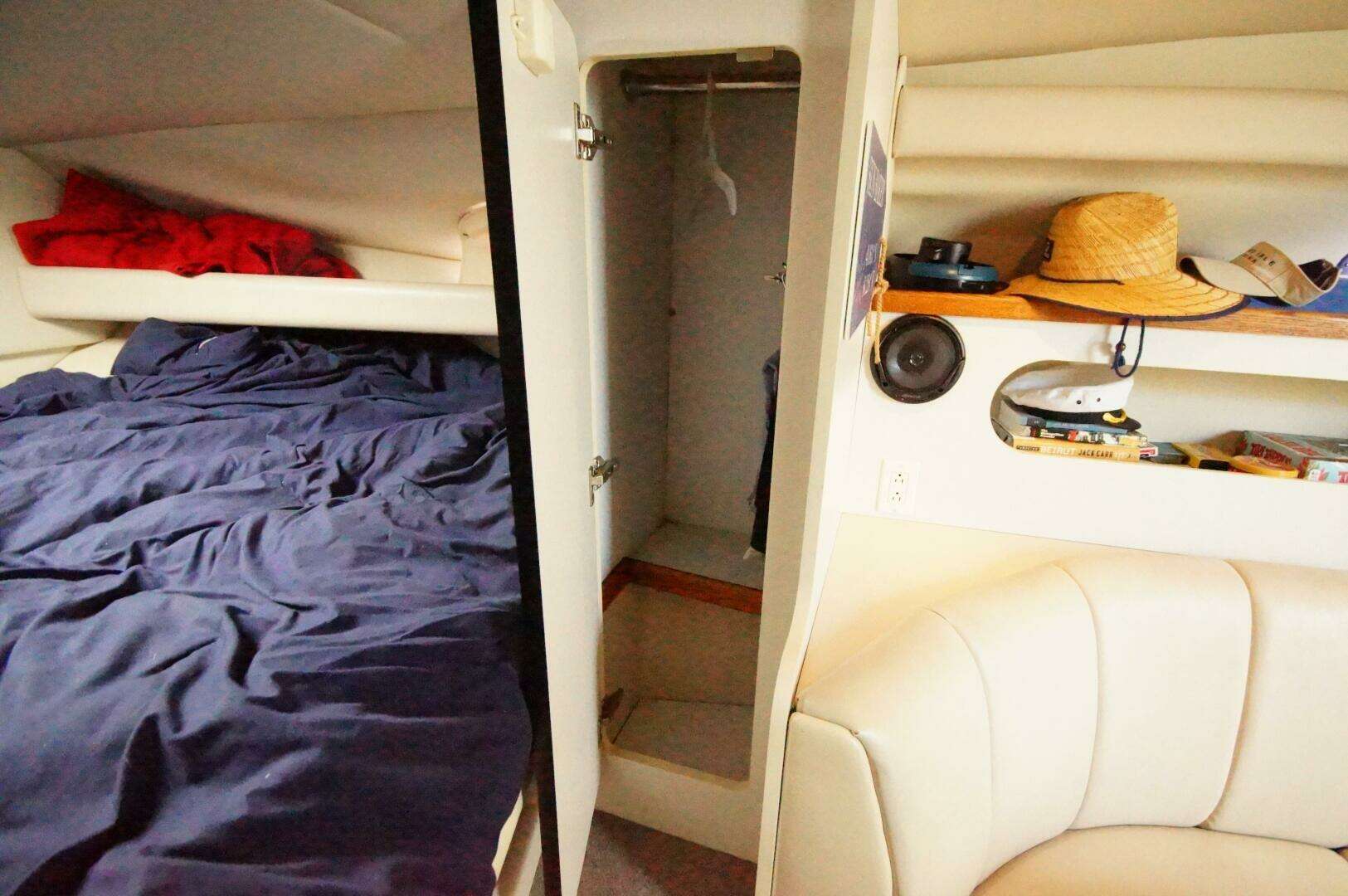 1997 Cruisers Yachts 3075 - Image 15