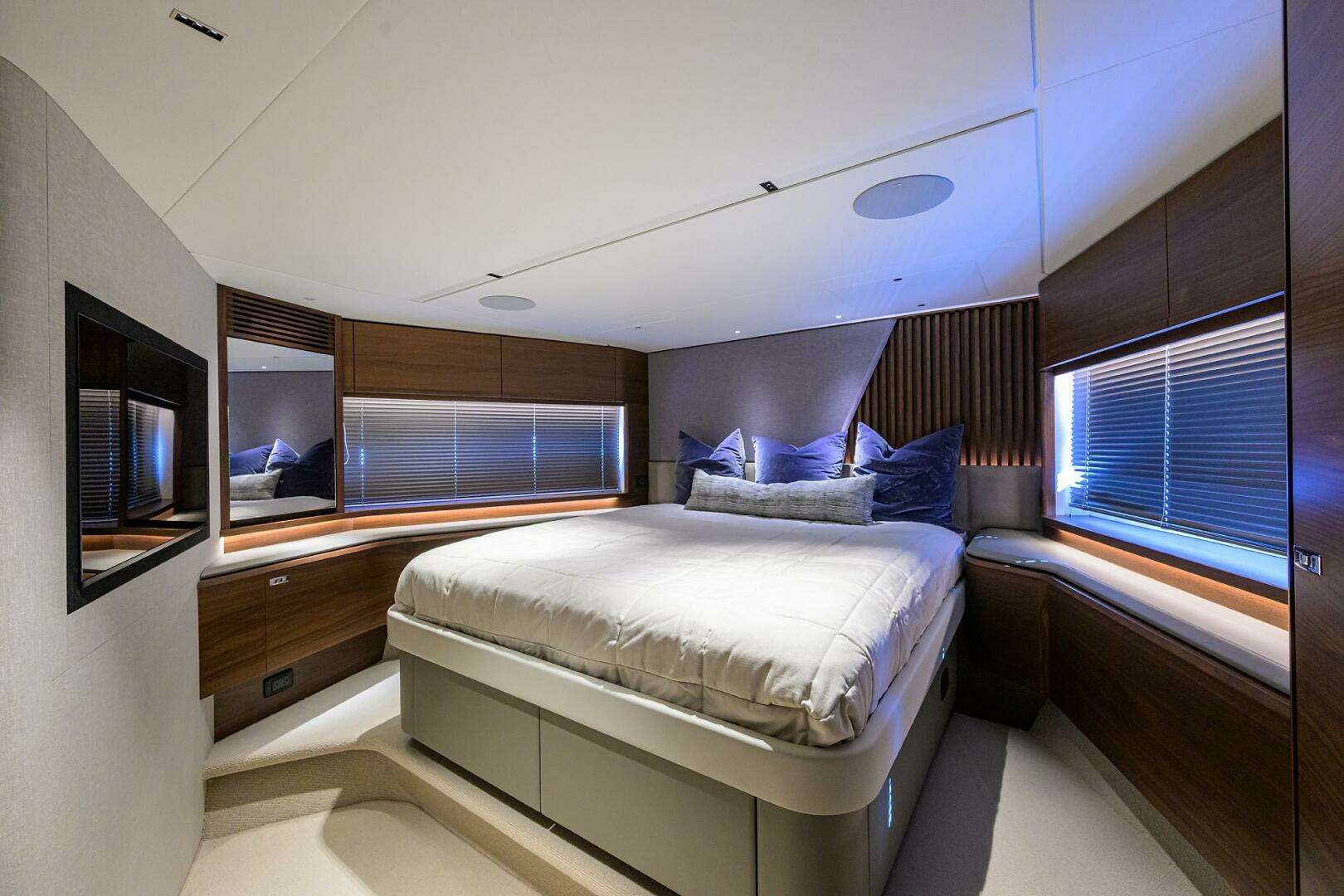 2027 Princess S72 - Image 18