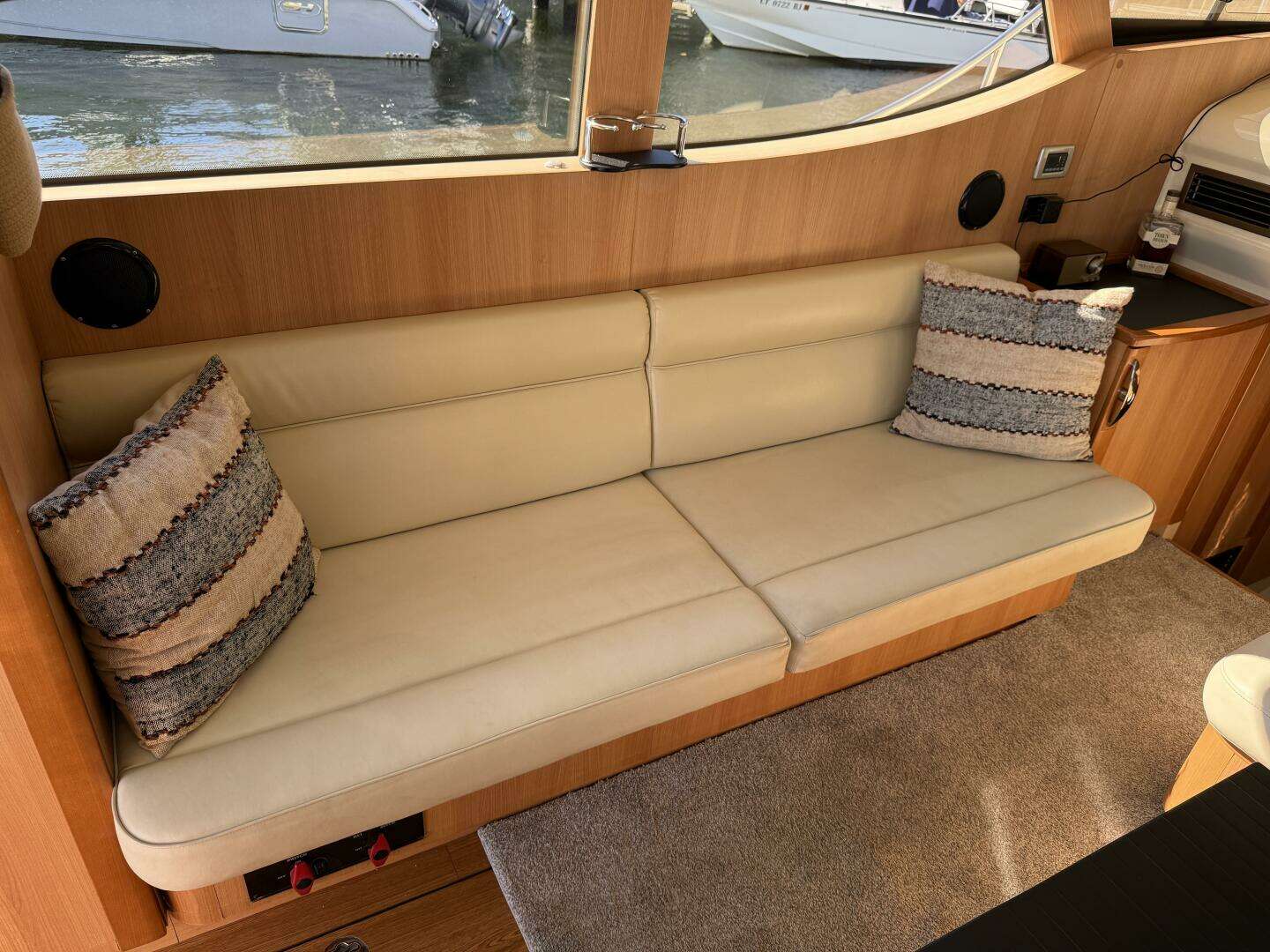 2013 Greenline 33 - Image 24
