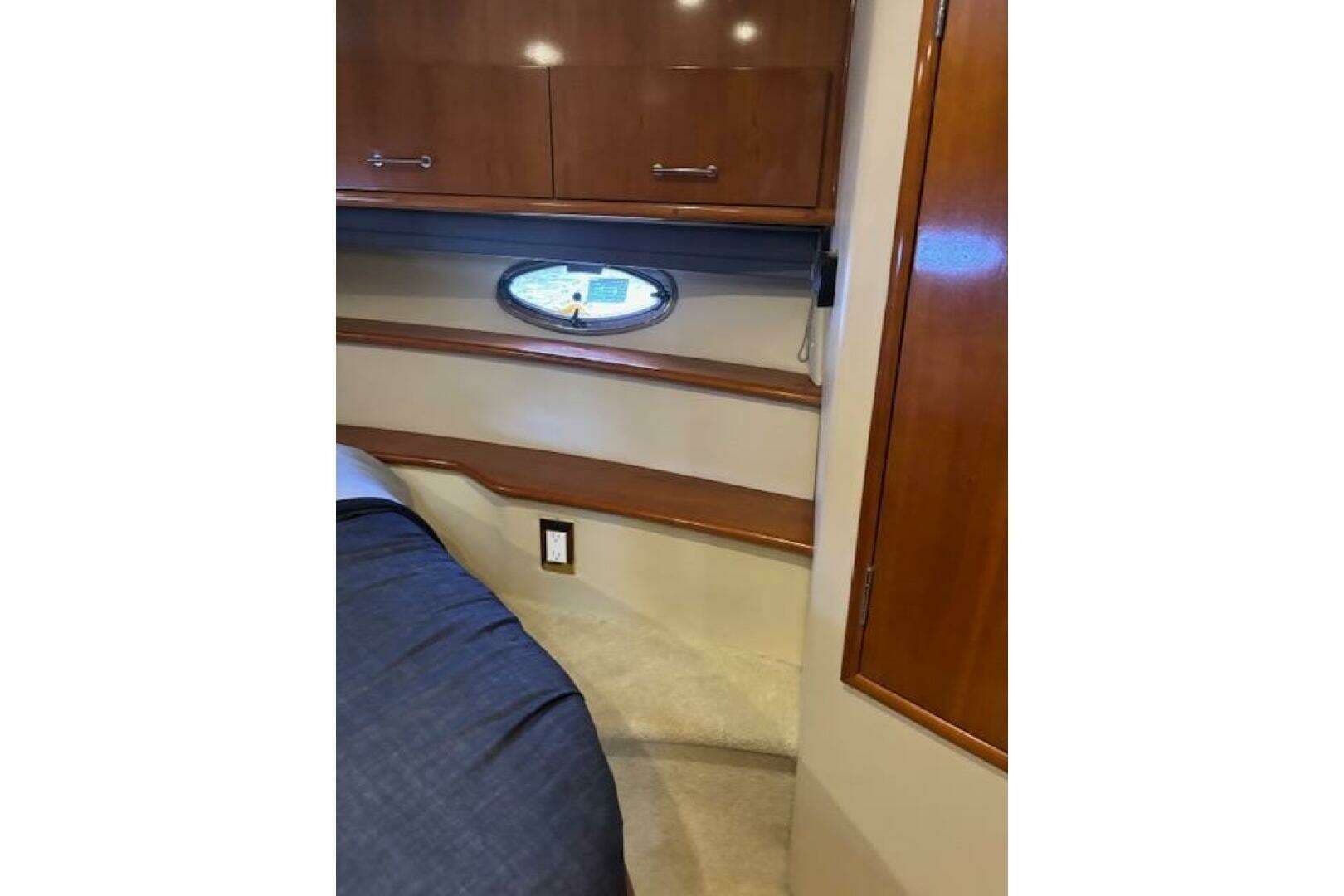 2004 Carver 466 Motor Yacht - Image 70