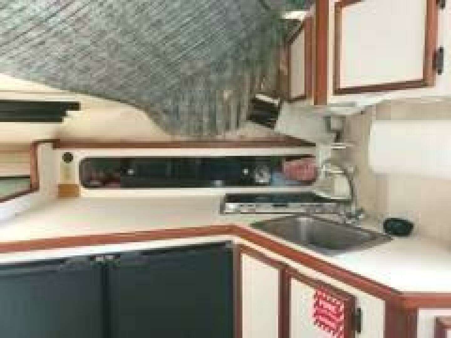 1992 Blackfin Flybridge - Image 10